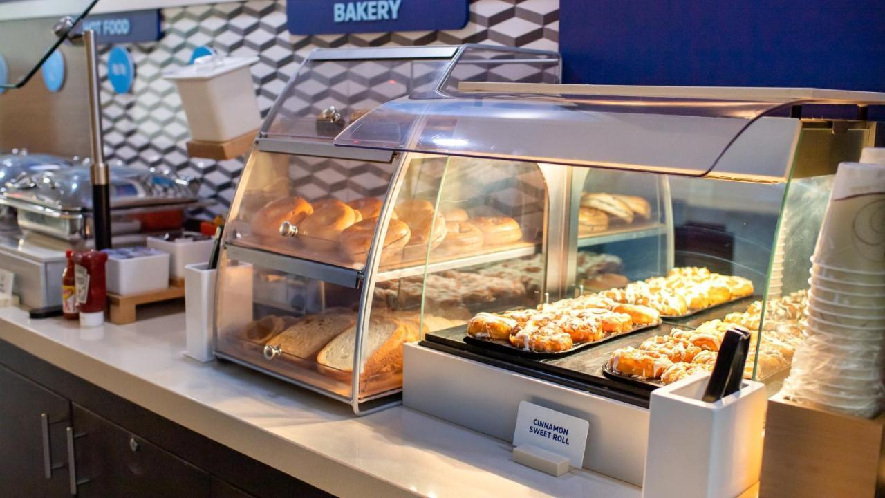 Holiday Inn Express Hickory - Hickory Mart By Ihg Extérieur photo